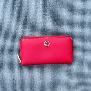 Tory Burch Robinson Zip Continental Wallet (Carnival)